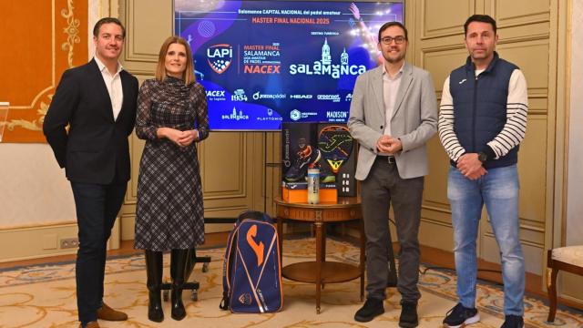 Los concejales de Turismo y Deportes, Ángel Fernández Silva y Almudena Parres, respectivamente, acompañados del director de Padel&Padel, Borja Alcalde