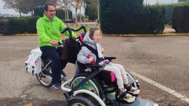 Alumna del Centro de Educación Especial El Pino de Obregón durante una investigación de i+HeALTH