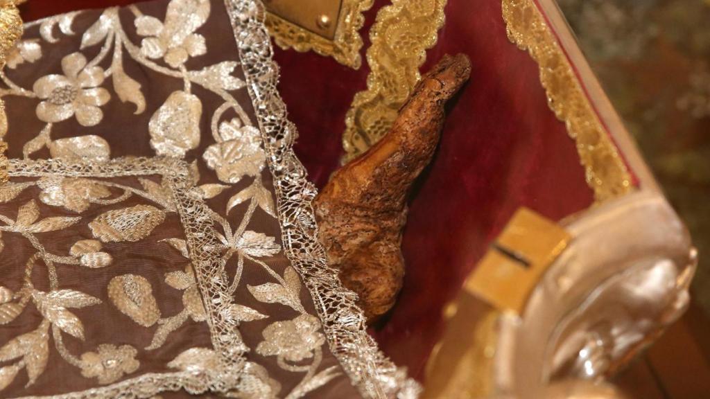 Cuerpo de Santa Teresa de Jesús expuesto en Alba de Tormes