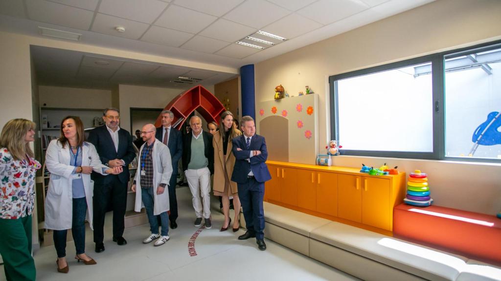 Page visita el área pediátrica del Hospital de Toledo. Foto: JCCM.