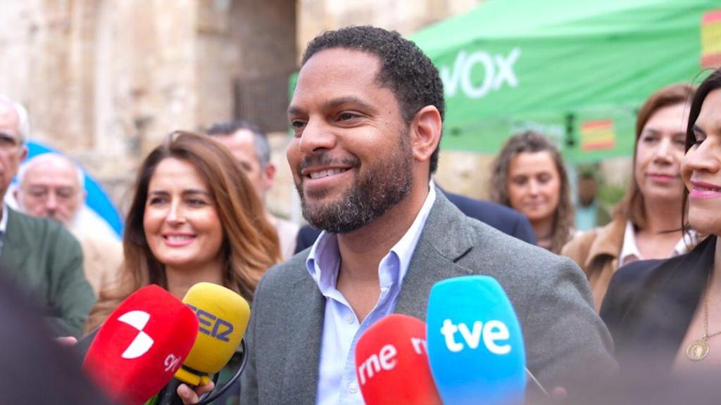 El secretario general de Vox, Ignacio Garriga, durante su intervención de este lunes en Segovia