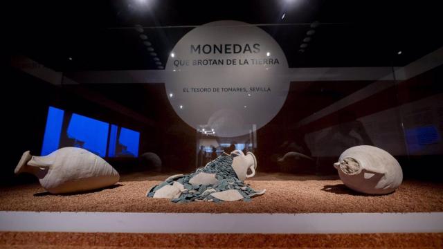 Una muestra de la exposición temporal 'Monedas que brotan de la tierra. El Tesoro de Tomares'.