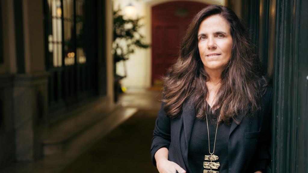 La abogada y escritora posa para Magas.