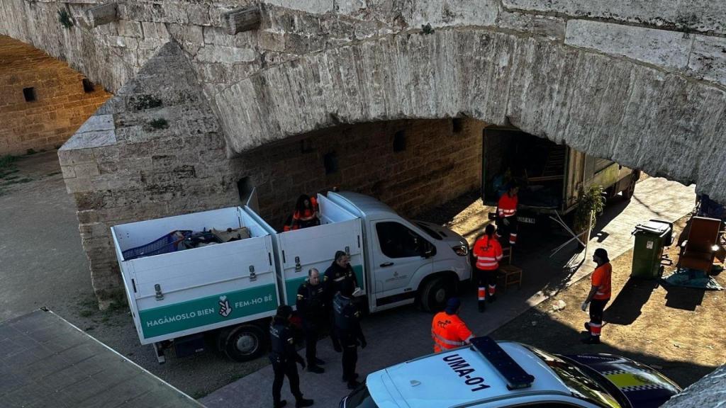 Imagen de un desalojo en el jardín del Turia. Compromís