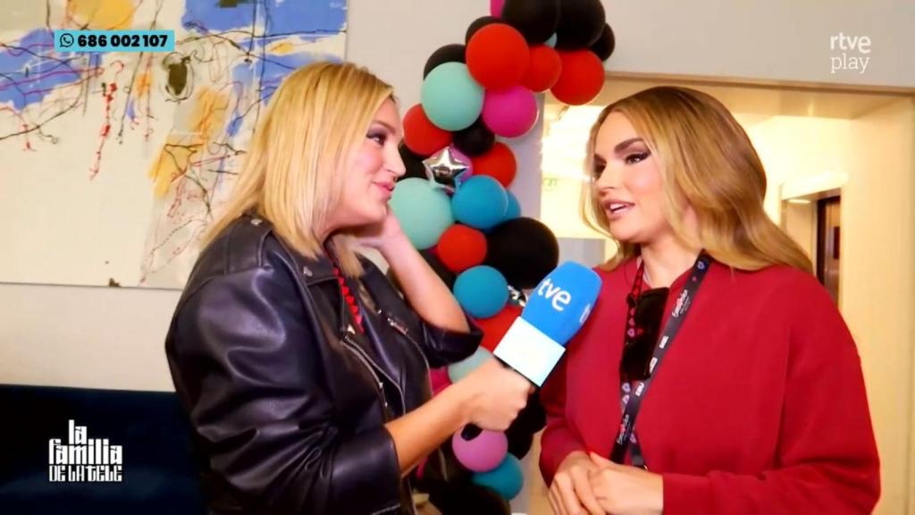 Melody con Marta Riesco en 'La familia de la tele'.