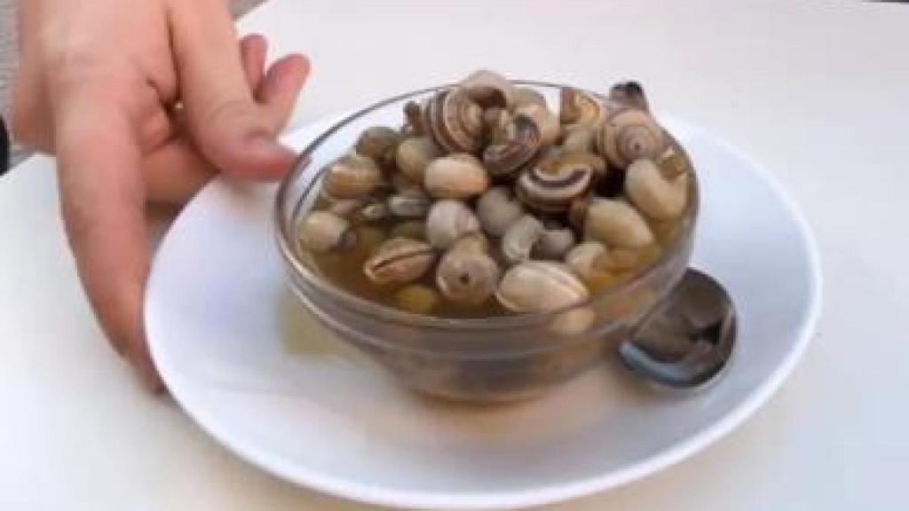 Un tazón de caracoles.