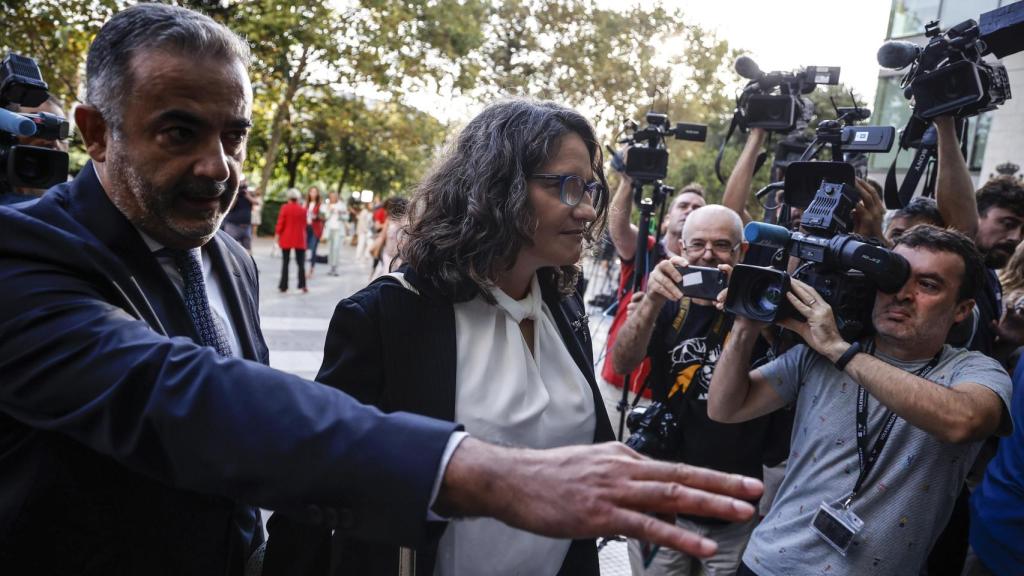 Mónica Oltra, exvicepresidenta de la Generalitat Valenciana, junto a los medios a su llegada a la Ciudad de la Justicia de Valencia, en una imagen de archivo. Europa Press / Rober Solsona