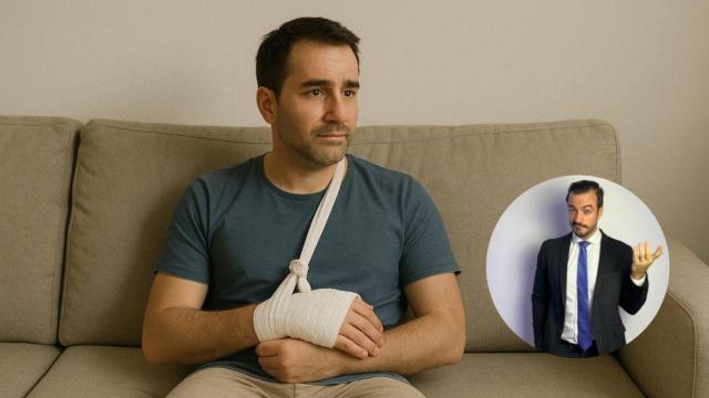 Montaje con hombre con un brazo roto e Ignacio de la Calzada, experto legal.