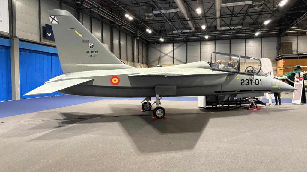 TAI Hürjet pintado con los colores del Ejército del Aire en FEINDEF