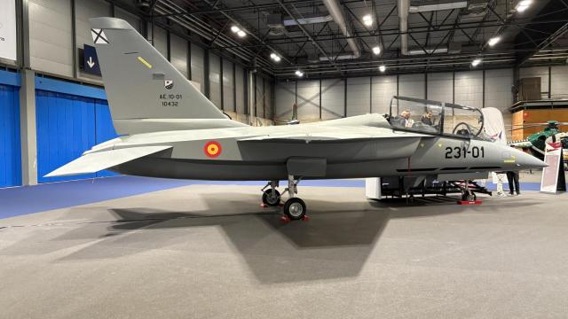 TAI Hürjet pintado con los colores del Ejército del Aire en FEINDEF