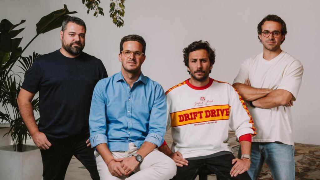 De izquierda a derecha, los cofundadores de Shakers: Adrián de Pedro, CPO; Héctor Mata, CEO; Nicolás de Luis, COO, y Jaime Castillo, CRO.