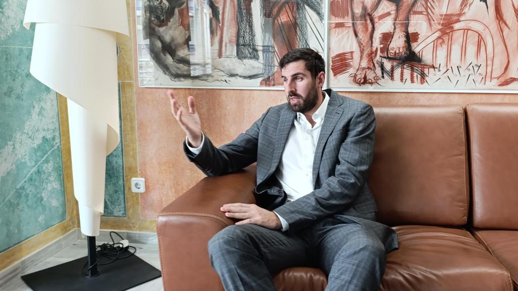 El líder de Vox Región de Murcia, José Ángel Antelo, entrevistado por EL ESPAÑOL en la Asamblea Regional.