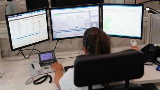 Operadora en la sala regional de 112 Andalucía.