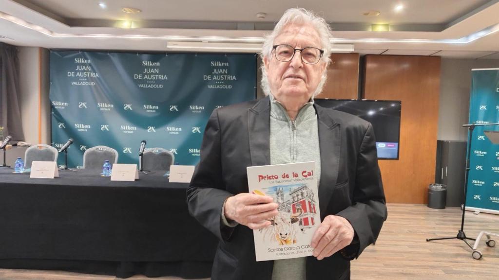 Santos García Catalán con su nuevo libro
