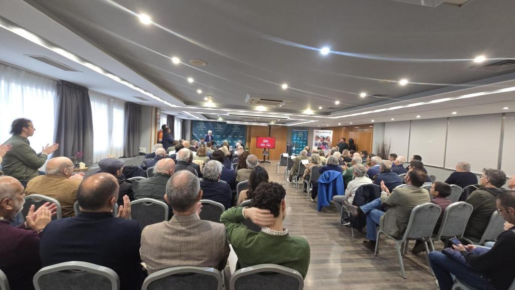 La sala abarrotada en la presentación del nuevo libro de Santos García Catalán