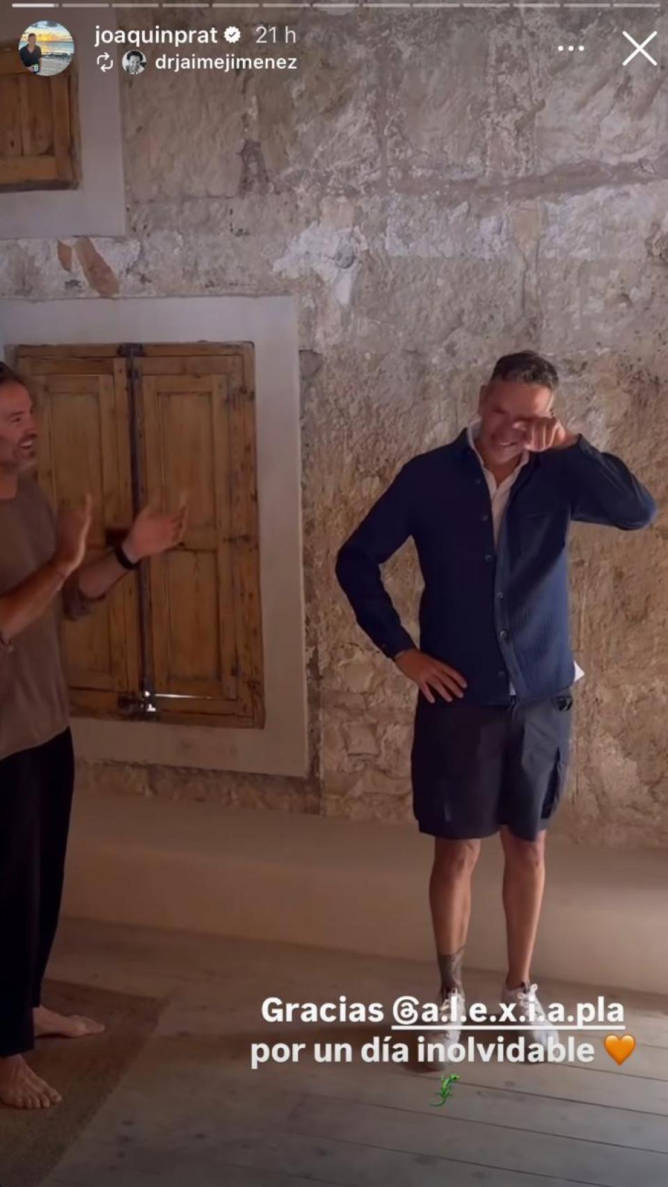 Joaquín Prat, entre lágrimas, tras descubrir su fiesta sorpresa.