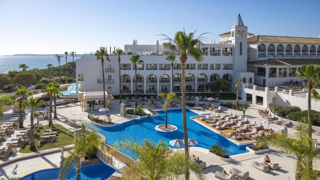 Piscina del hotel Daia Conil.