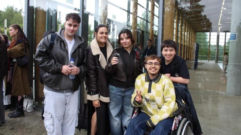 Los primeros en llegar a la cola del casting de Operación Triunfo.