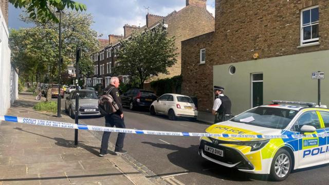 Zona acordonada por la Policía donde se ha registrado el incendio.