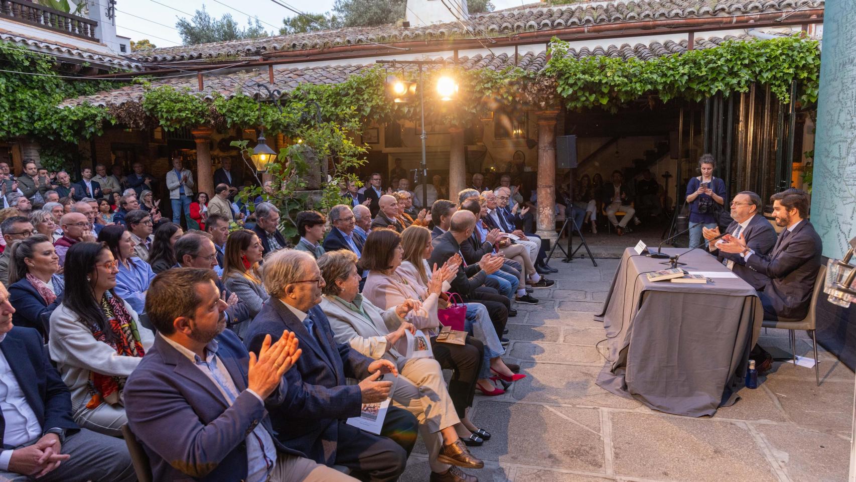 Eduardo de la Rosa presenta su libro Bravo Toledano en Venta del Alma de Toledo: las mejores fotos del evento