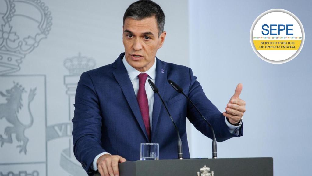 Pedro Sánchez, presidente del Gobierno, junto al logo del SEPE.