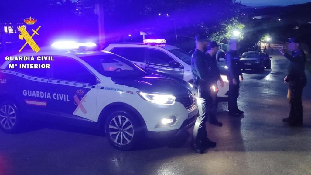 Un vecino encuentra bajo el puente de la vía férrea a un desaparecido con la ropas mojada, aturdido y desorientado