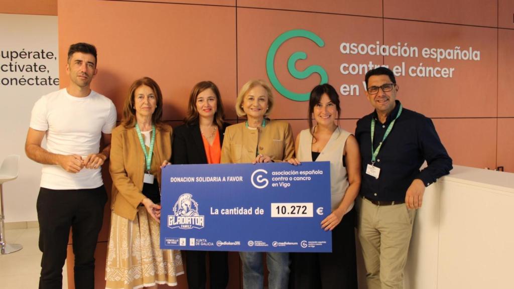 Banco Mediolanum entrega el cheque a la Asociación Española Contra el Cáncer en Vigo