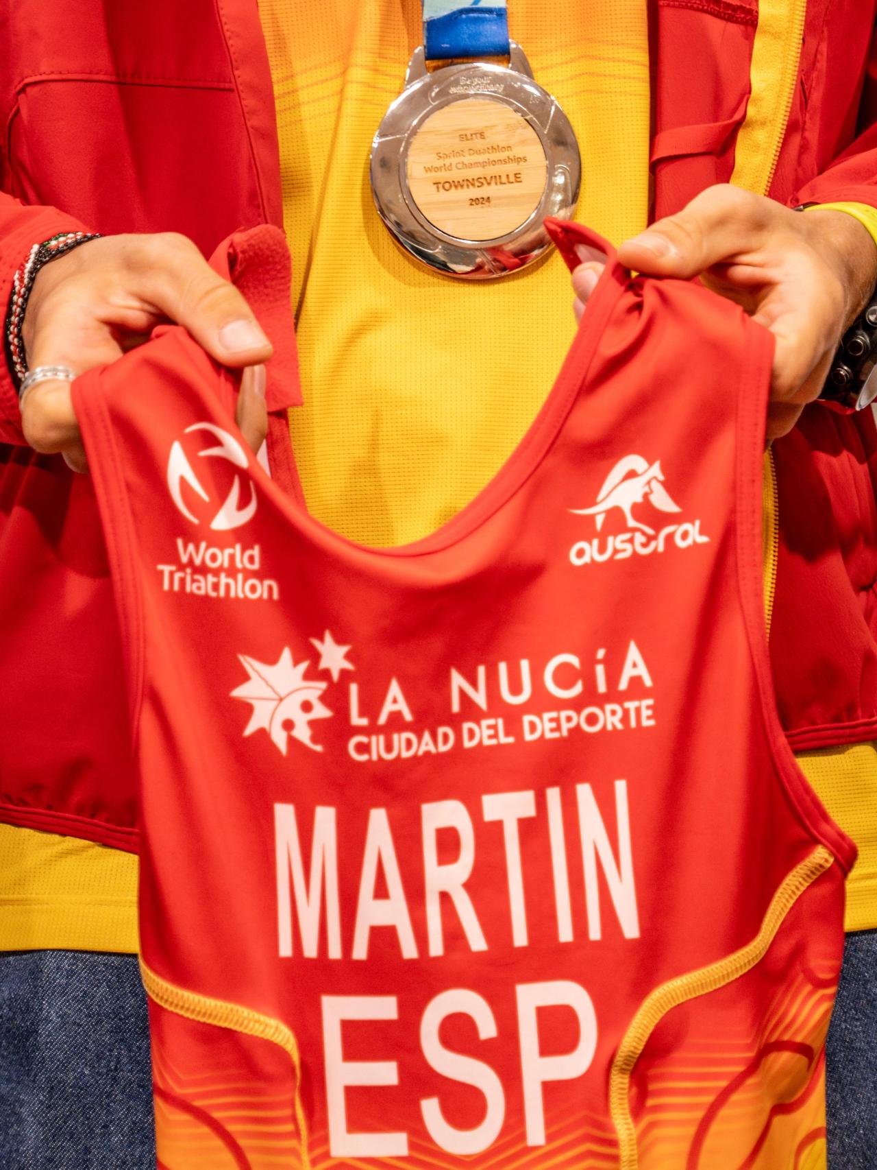 Equipación del actual campeón del mundo el español Javier Martín.