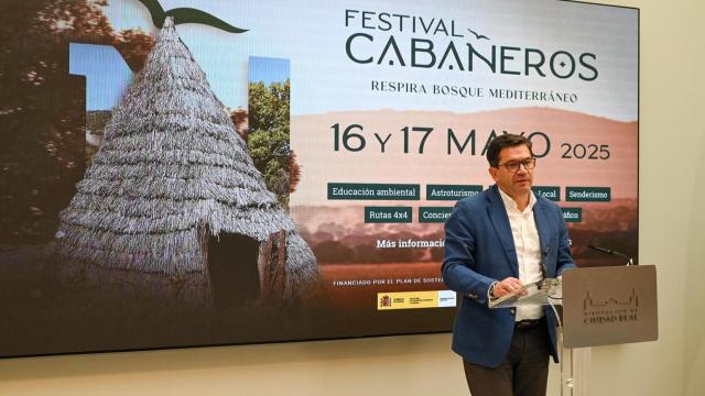 El presidente de la Diputación de Ciudad Real, Miguel Ángel Valverde, durante la presentación del 'Festival Cabañeros Respira Bosque Mediterráneo'.