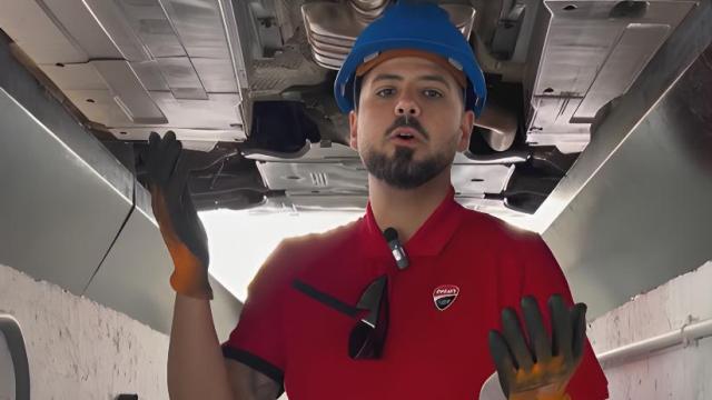 Pedro Bastida, mecánico.