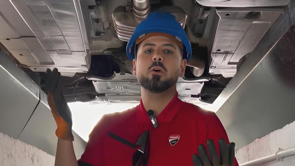 Pedro Bastida, mecánico.