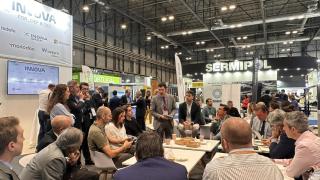 Los representantes de las startups y de las 'corporates' conversan en el evento organizado por Isdefe en colaboración con Innsomnia.