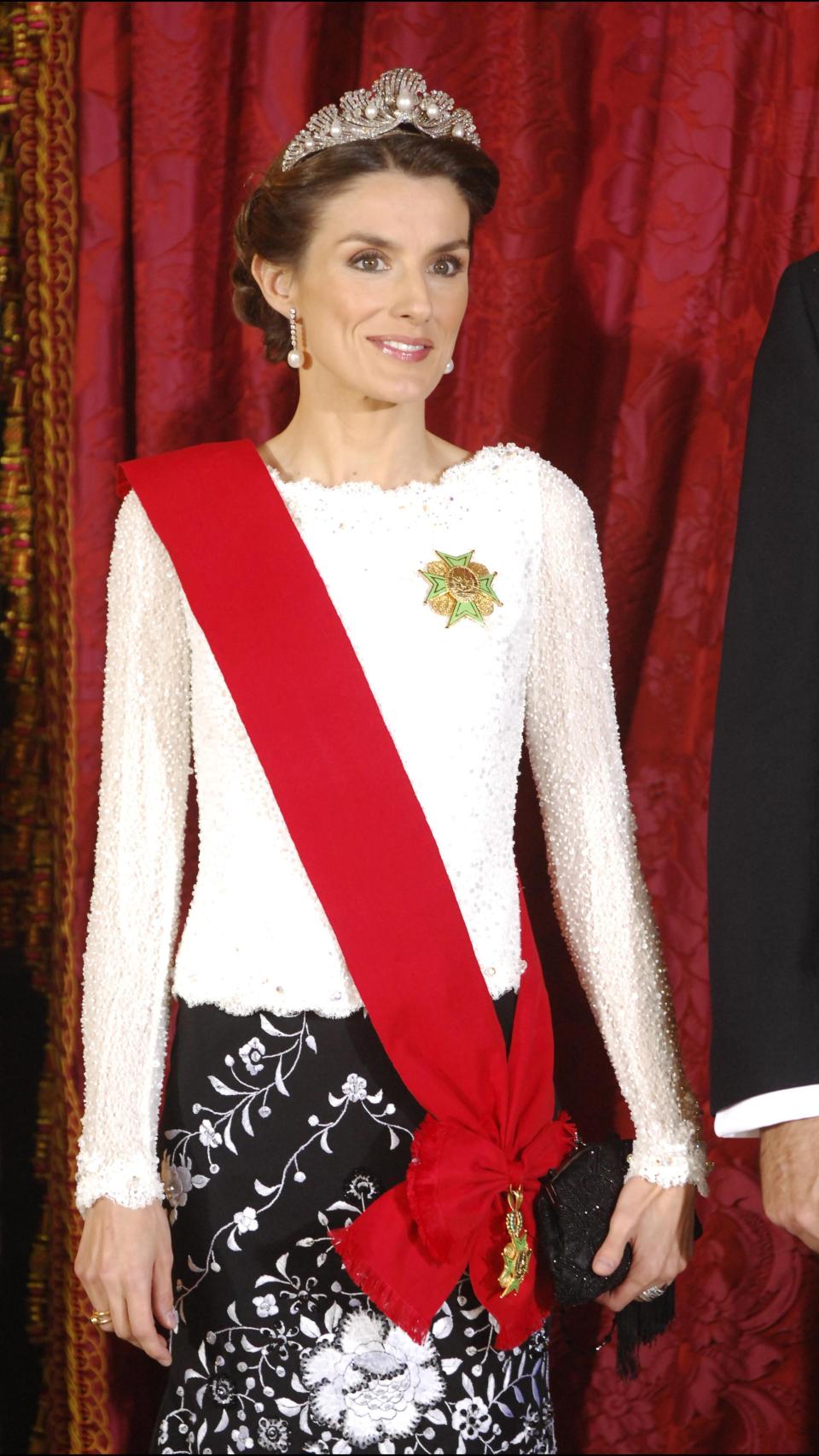 La entonces princesa de Asturias con la tiara Mellerio en diciembre de 2007.
