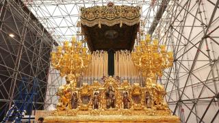 El trono de la Esperanza de Málaga en Roma.