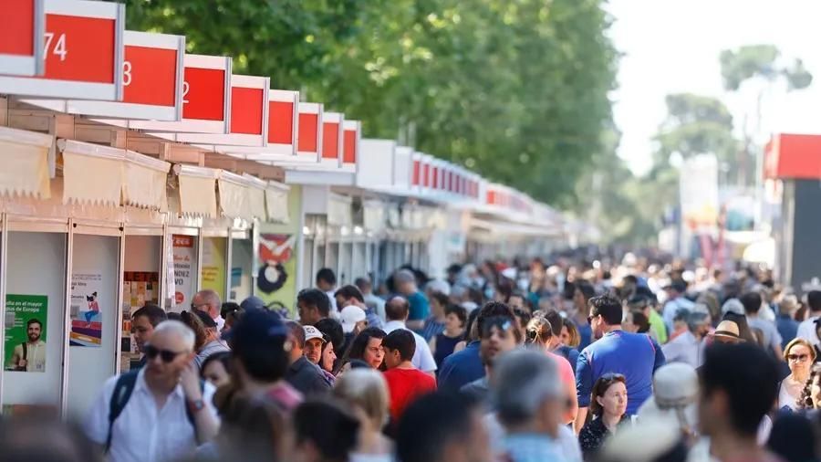 Nueva York ilumina el Retiro: la Feria del Libro de Madrid 2025 se abre ...