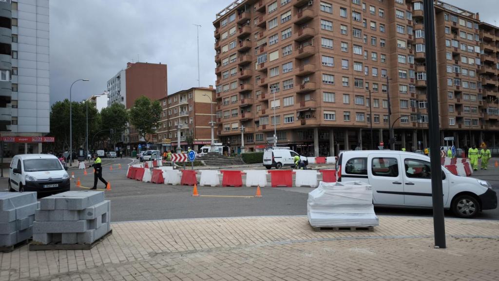 Construcción de la rotonda donde se ubicará el Calvario de las Tres Cruces de Zamora