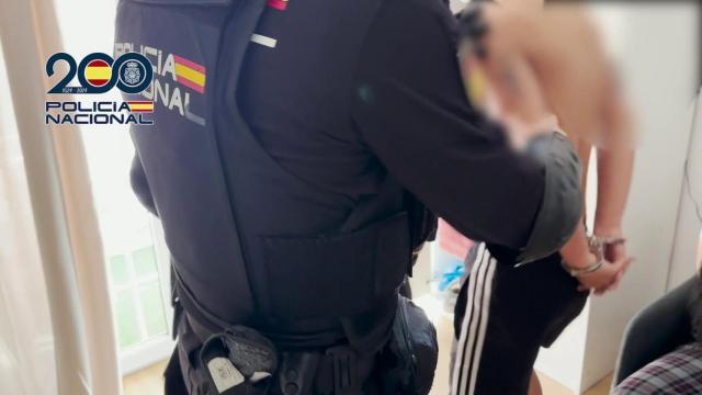 Detención de uno de los sospechosos.