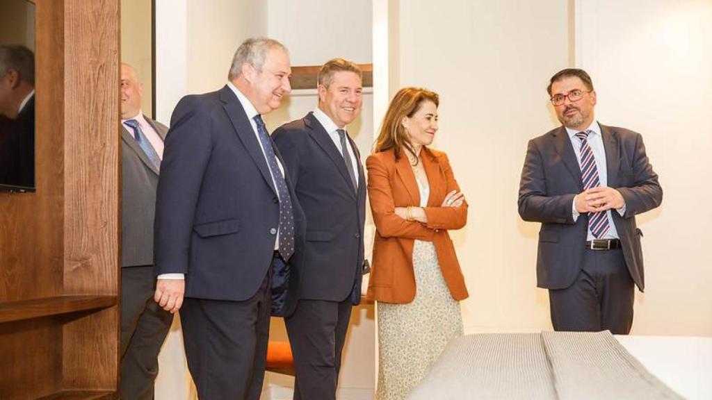 Jordi Hereu, ministro de Industria; Emiliano García-Page, presidente de Castilla-La Mancha y Raquel Sánchez, presidenta de Paradores.