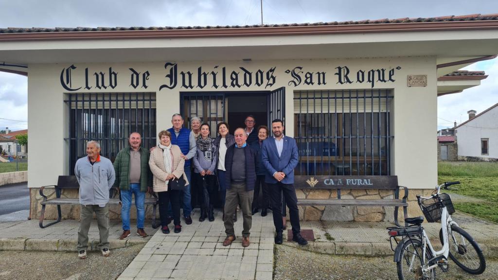 Javier Faúndez visita el club de jubilados de Muga de Sayago