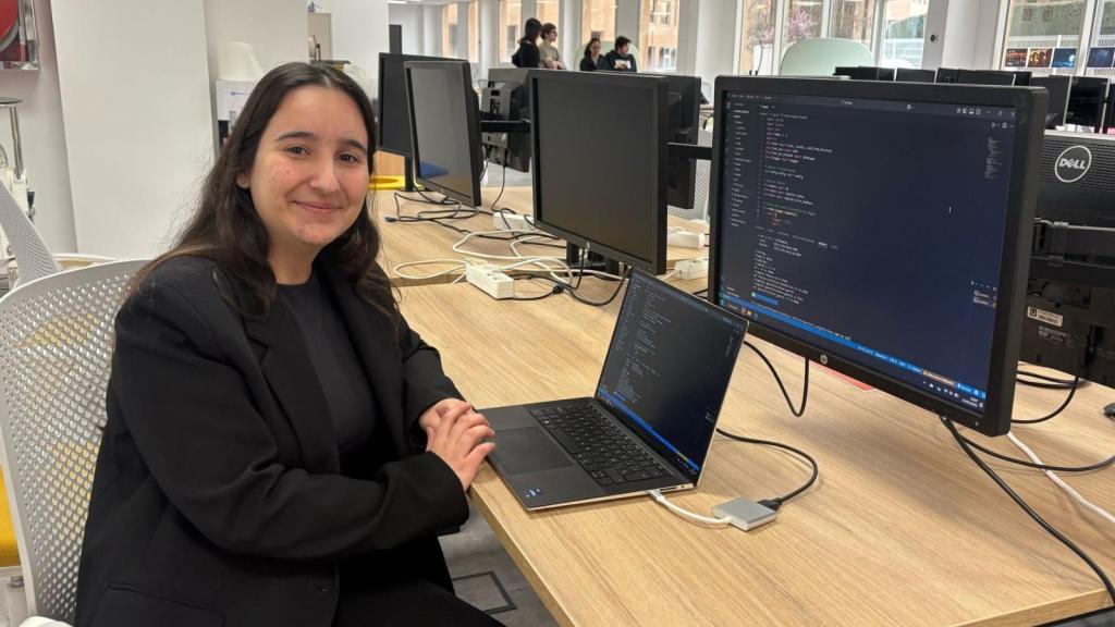 Mar Iborra, estudiante del doble grado en Ingeniería del Software y Matemática Computacional.