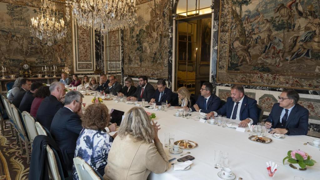 El alcalde de Salamanca en la asamblea del Grupo Ciudades Patrimonio en París