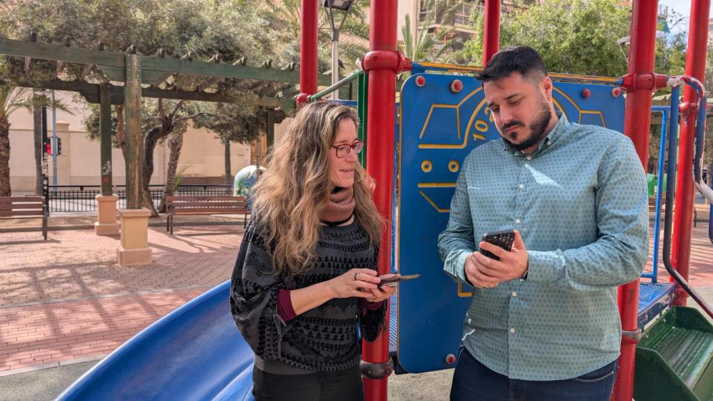 Iracy Llinares Alves y Jorge Pérez Ferrer alertan de dejar la educación emocional al móvil.