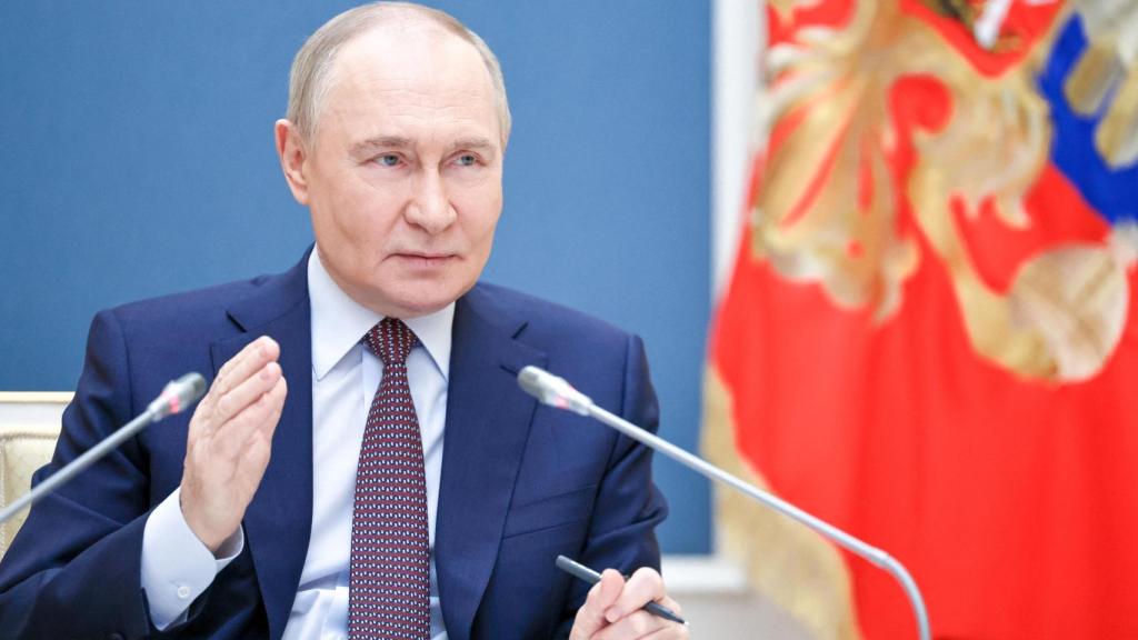 El presidente ruso, Putin, se reúne con miembros de la organización empresarial rusa en Moscú este martes.