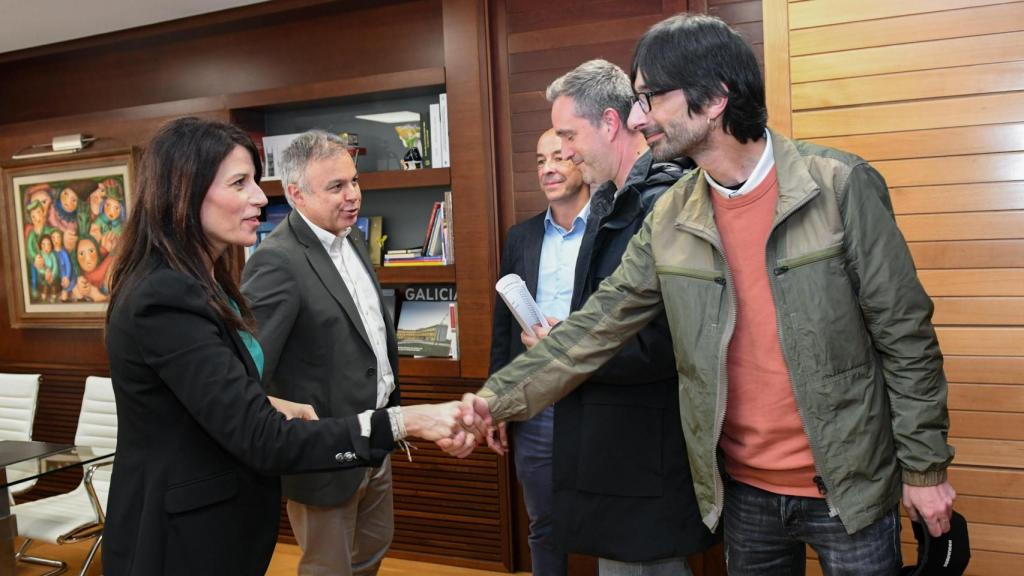 Reunión entre la consellería de Vivenda y los cooperativistas de Xuxán.