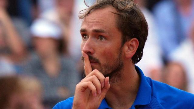 Medvedev manda callar al público.