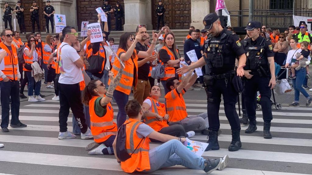 La protesta, en el exterior del Paraninfo.