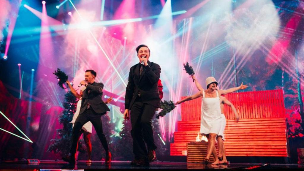 Imagen de la actuación del trío KAJ en Eurovisión 2025.