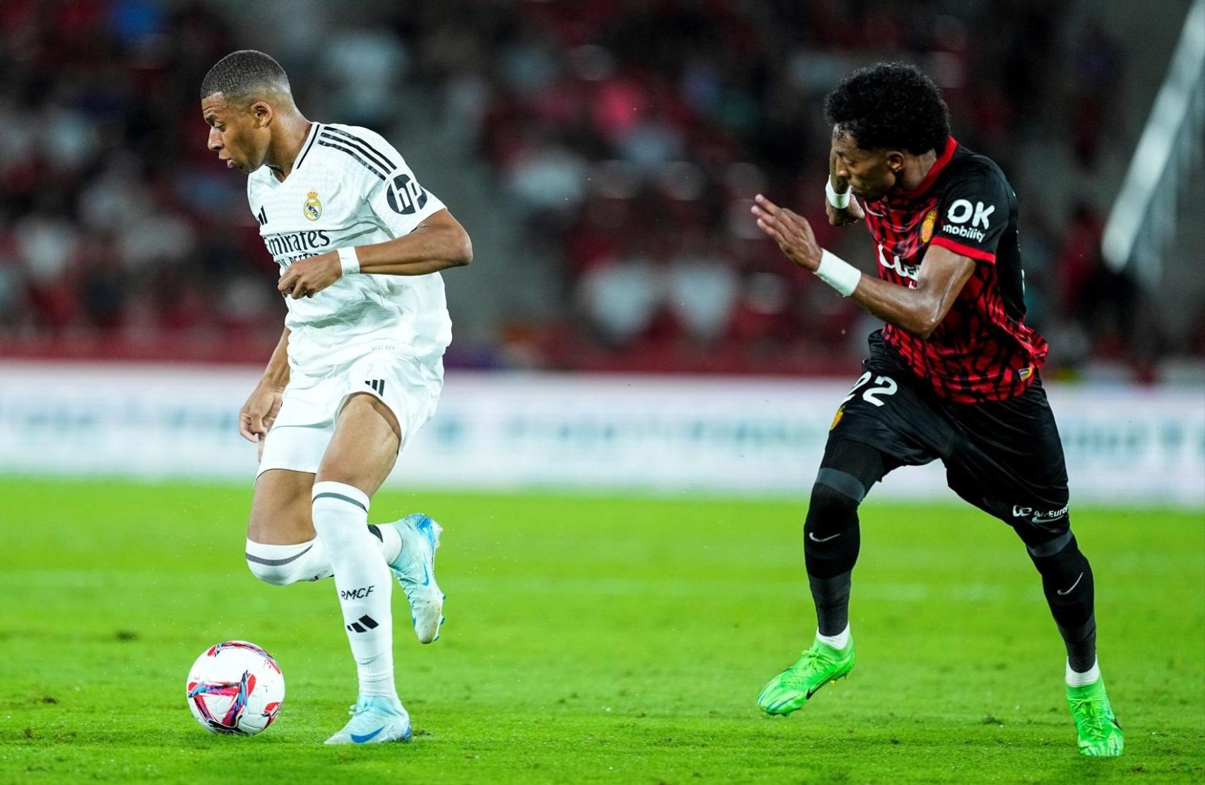 Johan Mojica, en carrera con Kylian Mbappé