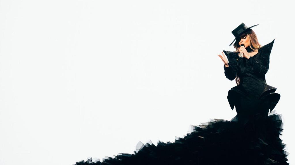 Melody y su bata de cola, en la primera semifinal de Eurovisión.