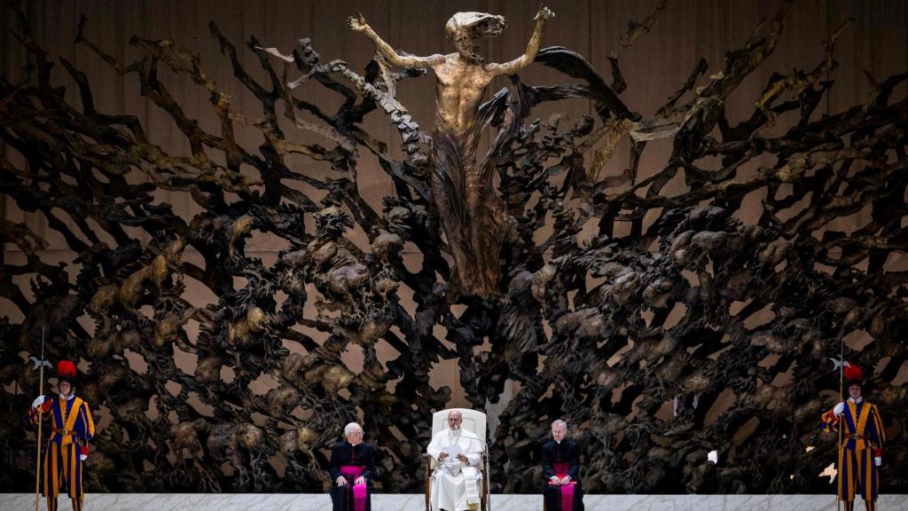 El papa León XIV celebra una audiencia con representantes de los medios de comunicación en el aula Pablo VI del Vaticano, el 12 de mayo de 2025.